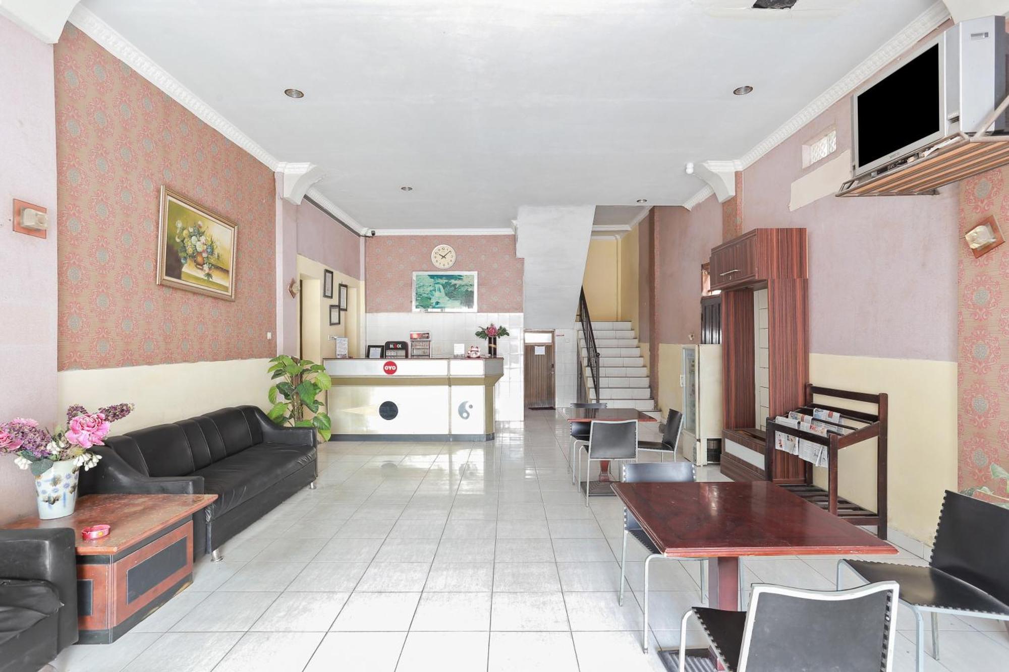 Oyo 93046 Hotel Fortuna Parepare ภายนอก รูปภาพ
