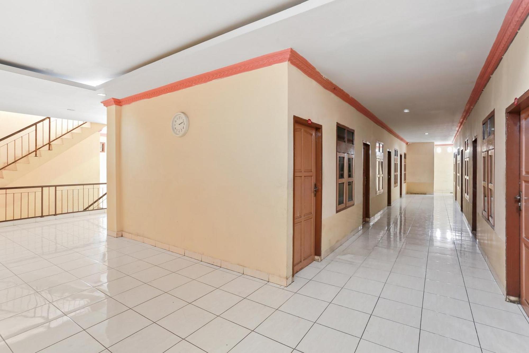 Oyo 93046 Hotel Fortuna Parepare ภายนอก รูปภาพ
