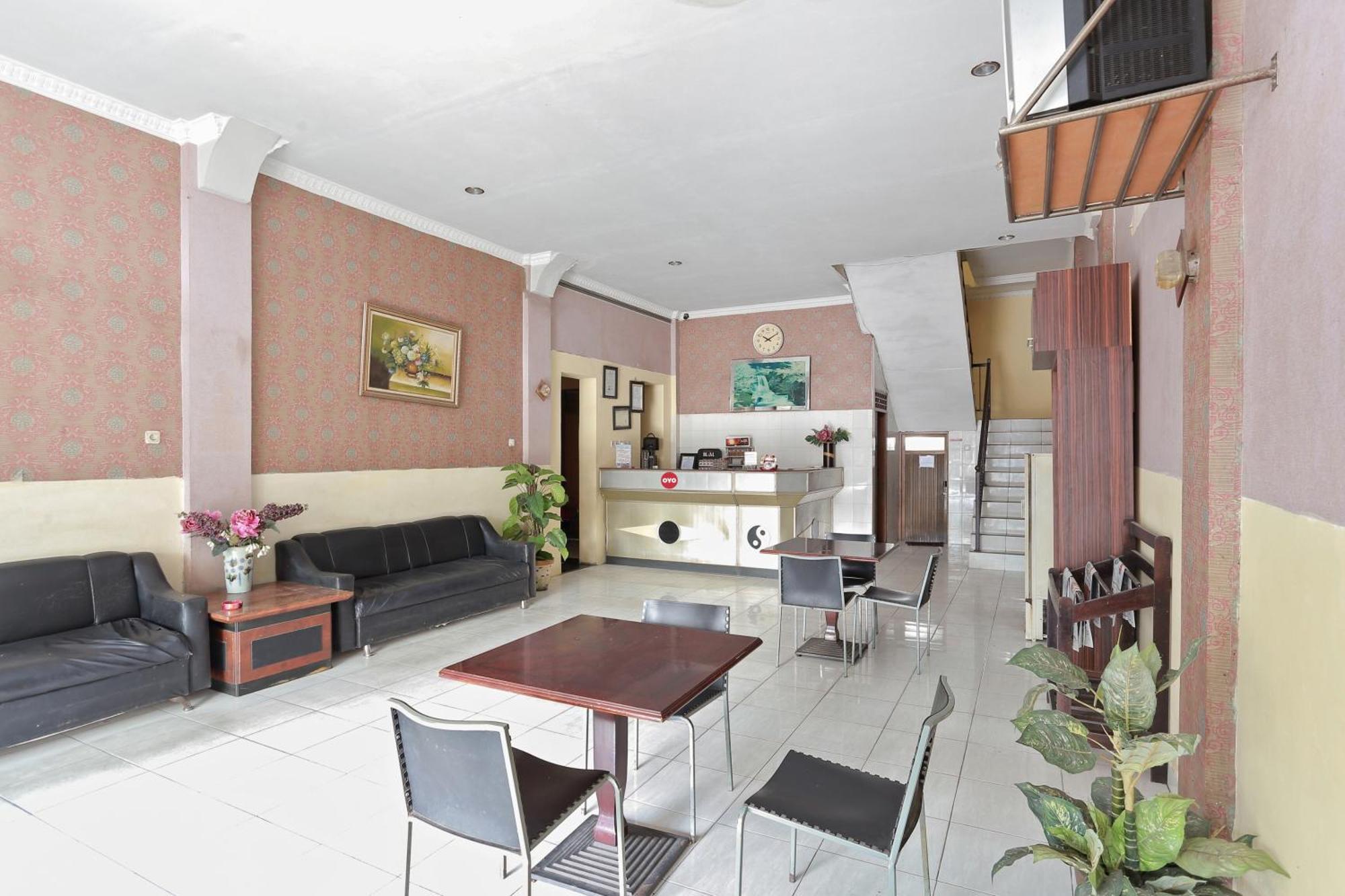 Oyo 93046 Hotel Fortuna Parepare ภายนอก รูปภาพ