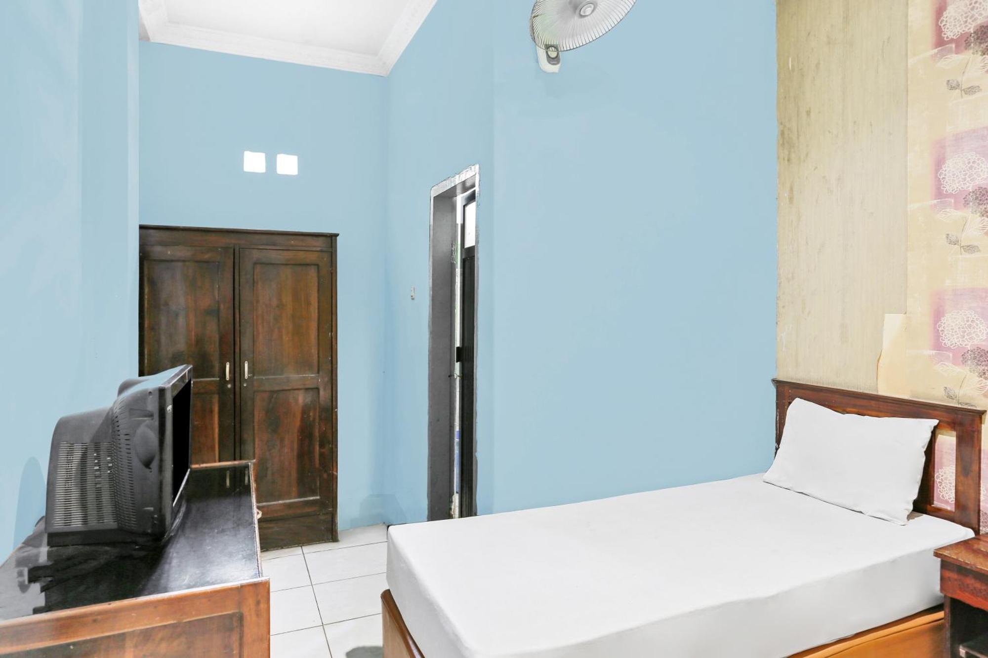 Oyo 93046 Hotel Fortuna Parepare ภายนอก รูปภาพ