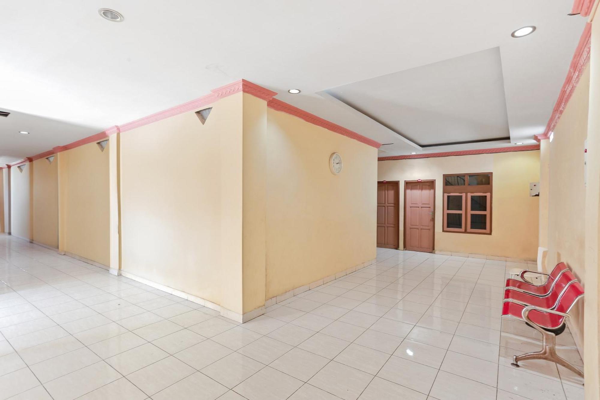 Oyo 93046 Hotel Fortuna Parepare ภายนอก รูปภาพ