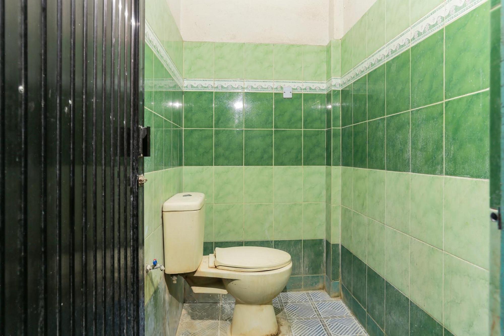 Oyo 93046 Hotel Fortuna Parepare ภายนอก รูปภาพ